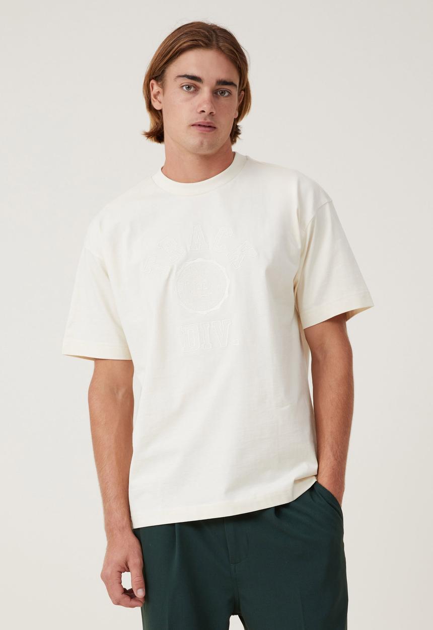 Cotton On - Box Fit College T-shirt - Cream Puff/Track Div