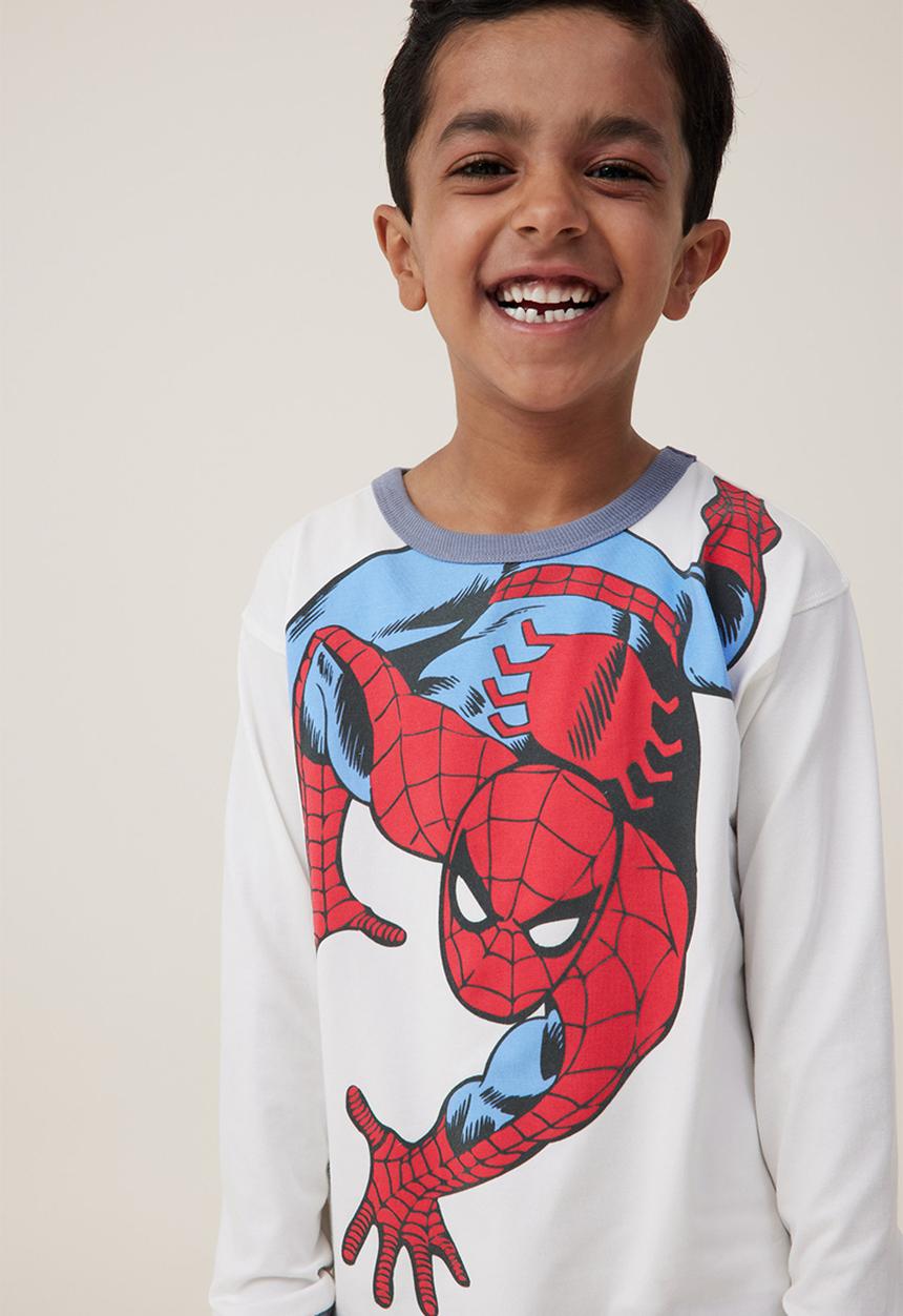 Cotton On - Ace long sleeve pyjama set licensed - lcn mar vanilla/spiderman crawl
