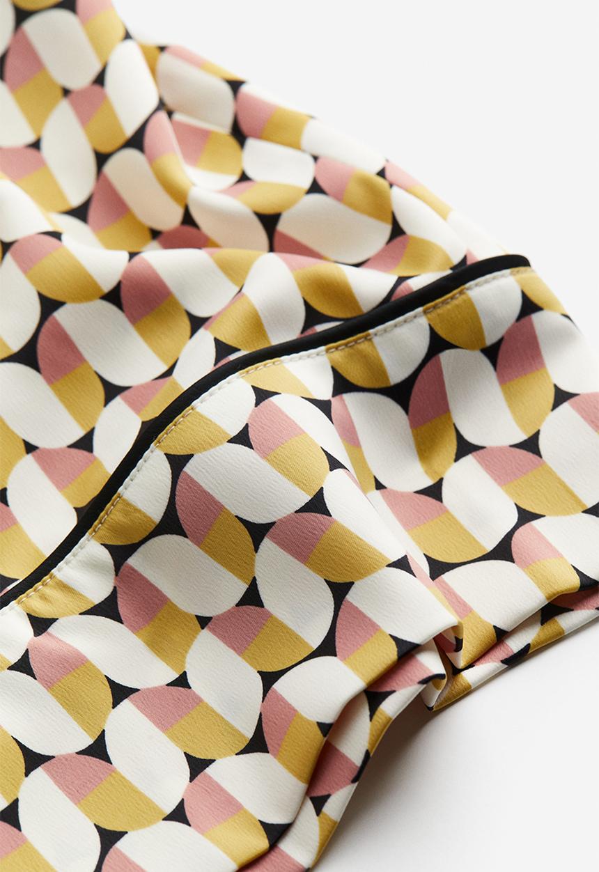 H&M - Wide satin trousers - yellow/patterned