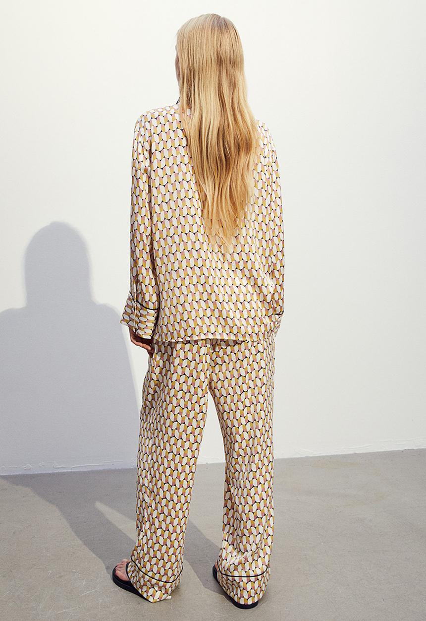 H&M - Wide satin trousers - yellow/patterned