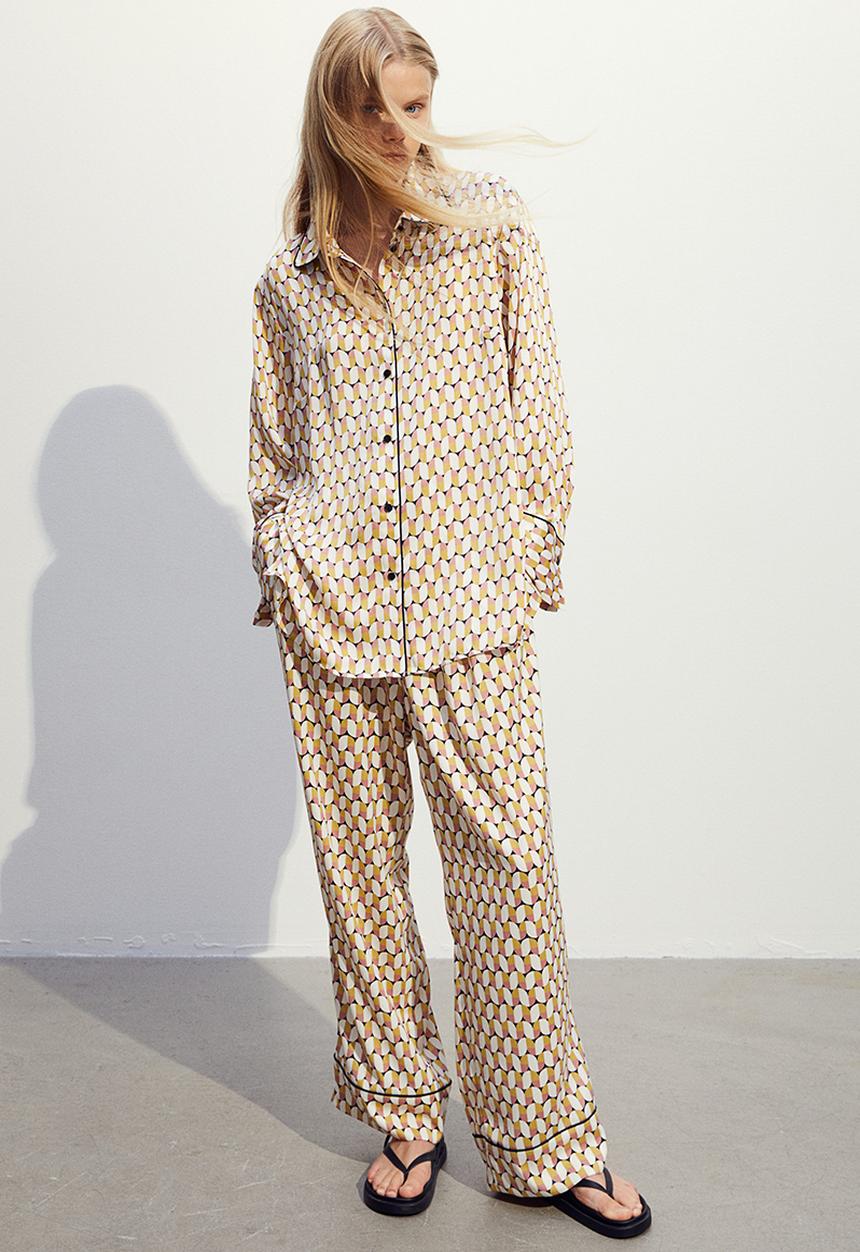 H&M - Wide satin trousers - yellow/patterned