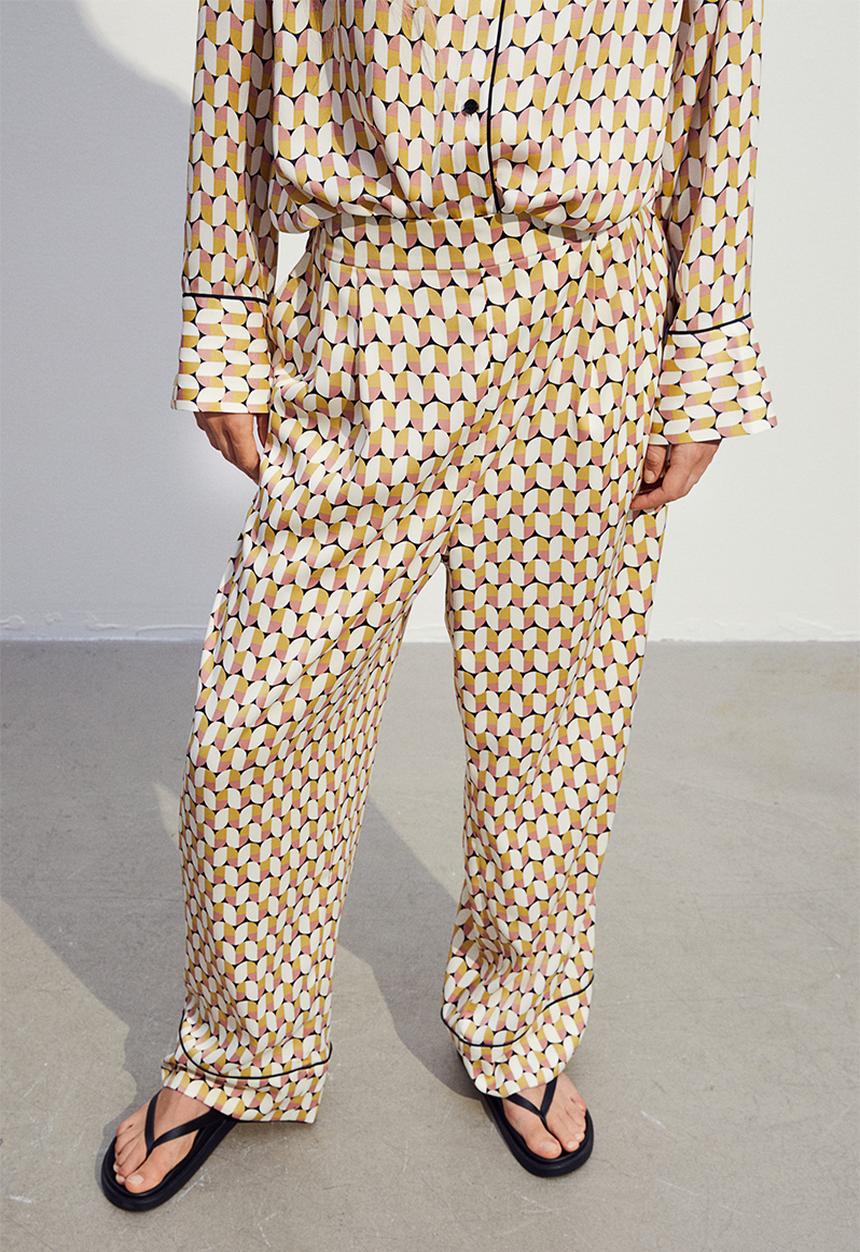 H&M - Wide satin trousers - yellow/patterned
