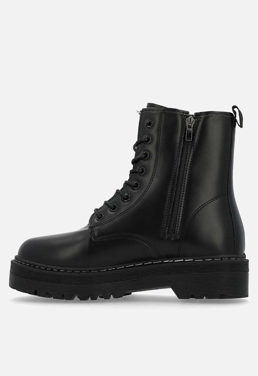 Madison® - Savannah platform lace-up boot - black