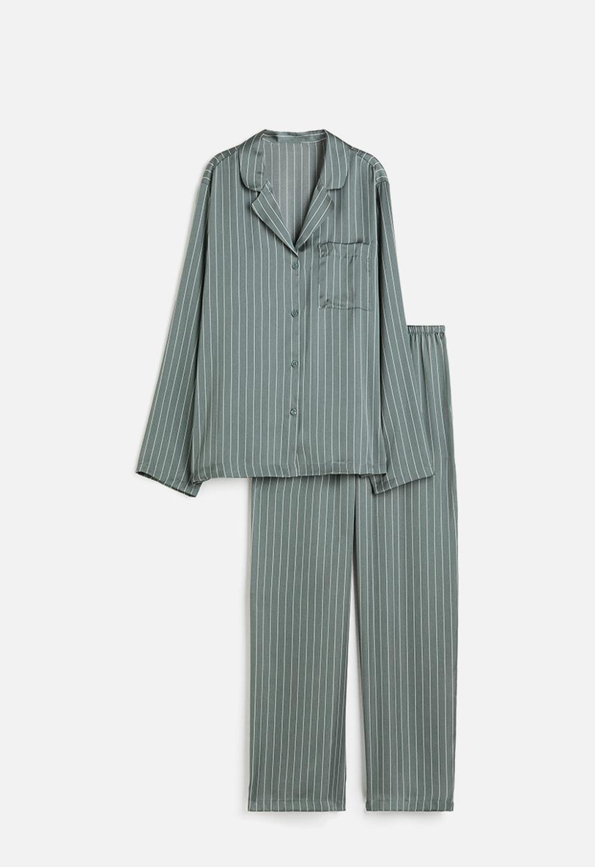 H&M - Satin pyjama shirt and bottoms - green striped