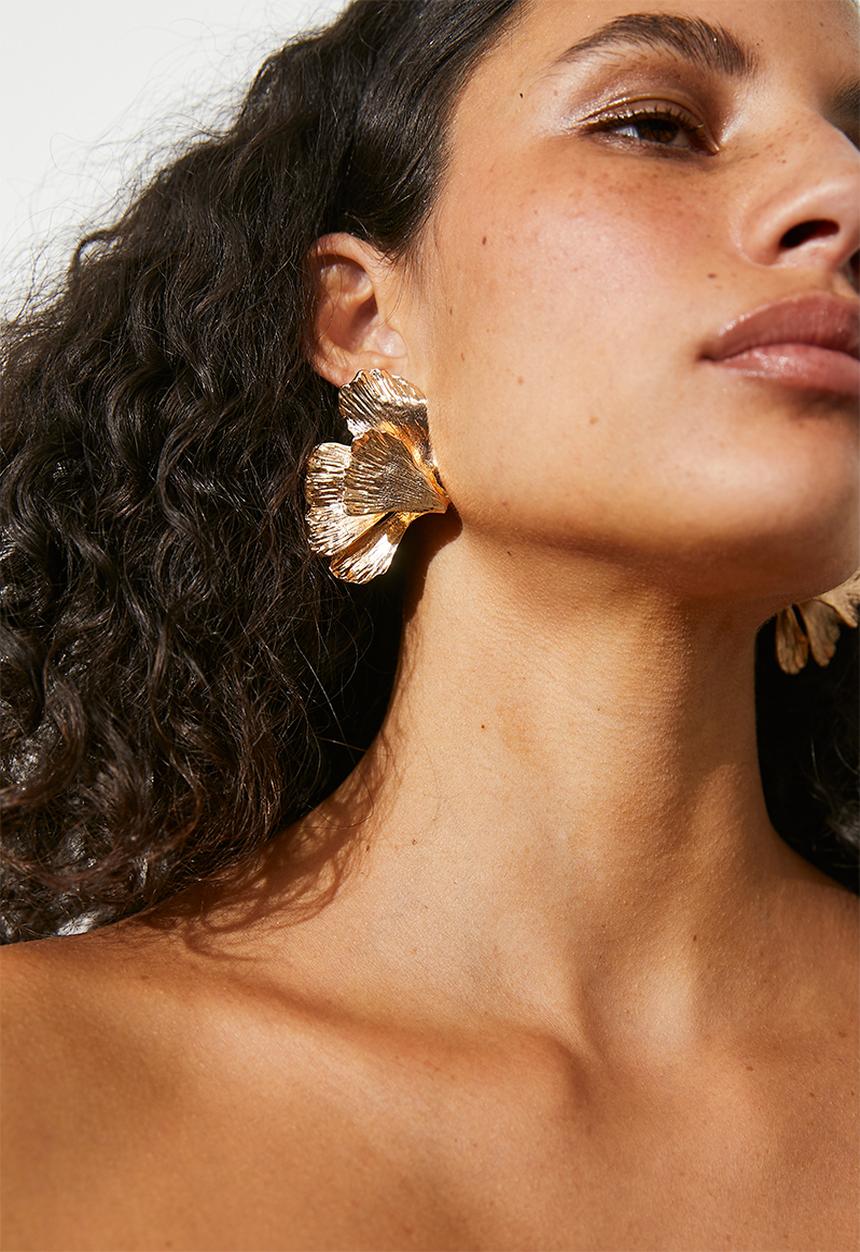 Superbalist - Flower stud earrings - gold