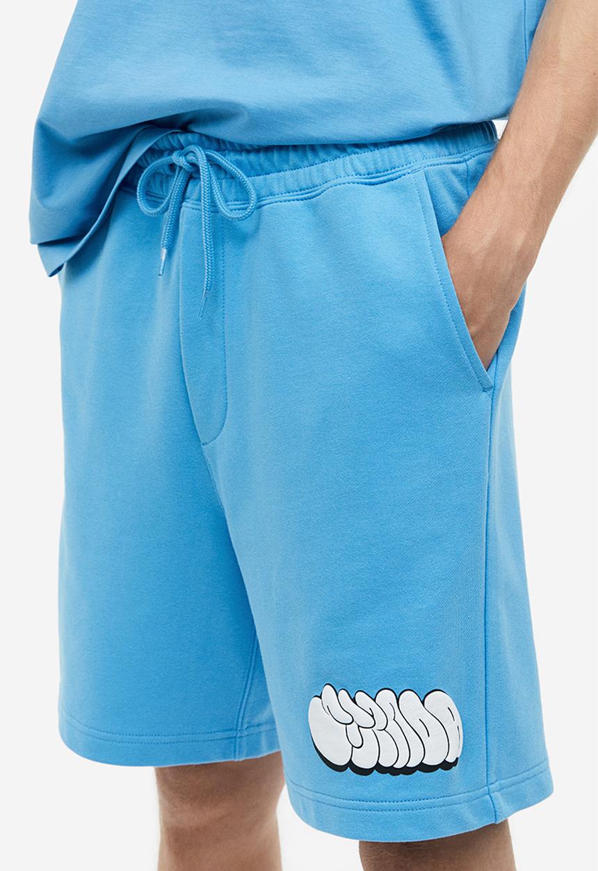 H&M - Relaxed fit printed sweatshorts - light blue/strada