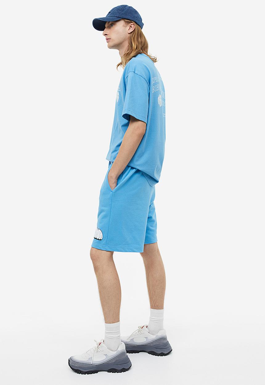 H&M - Relaxed fit printed sweatshorts - light blue/strada