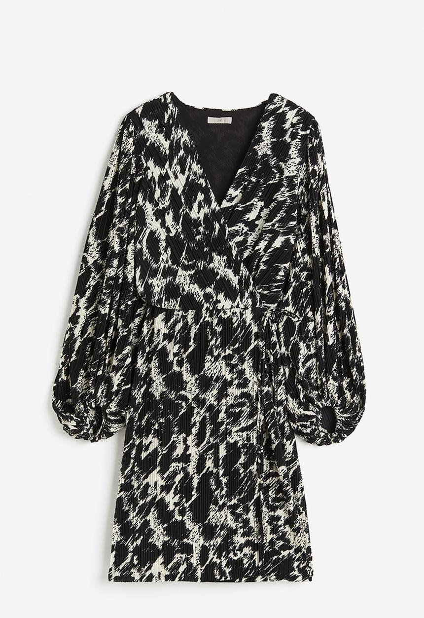 H&M - Plissé wrap dress - black/leopard print