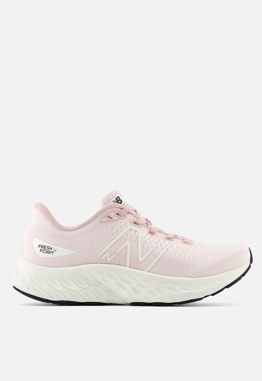 New Balance  - Fresh Foam Evoz ST