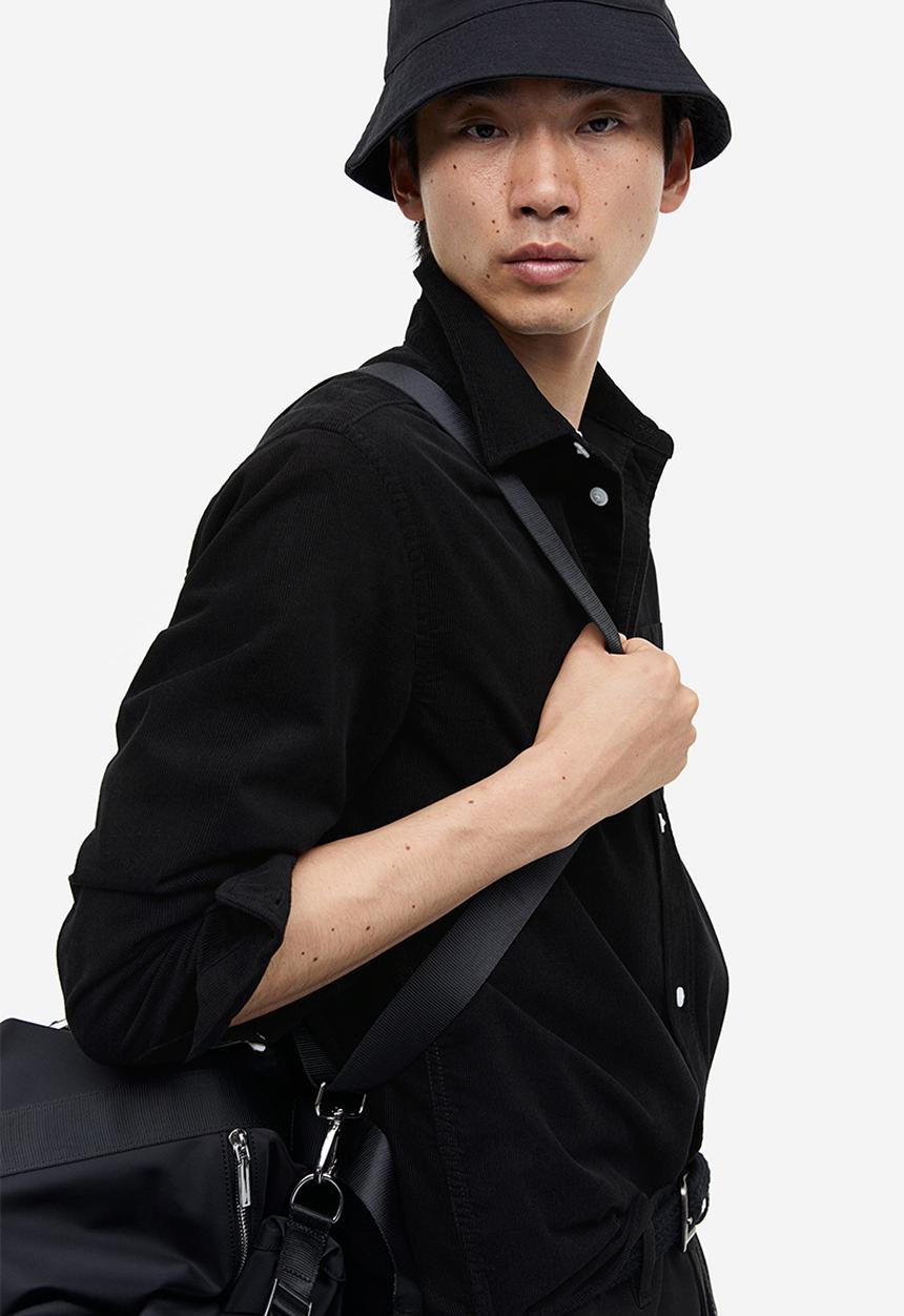 H&M - Regular fit corduroy shirt - black