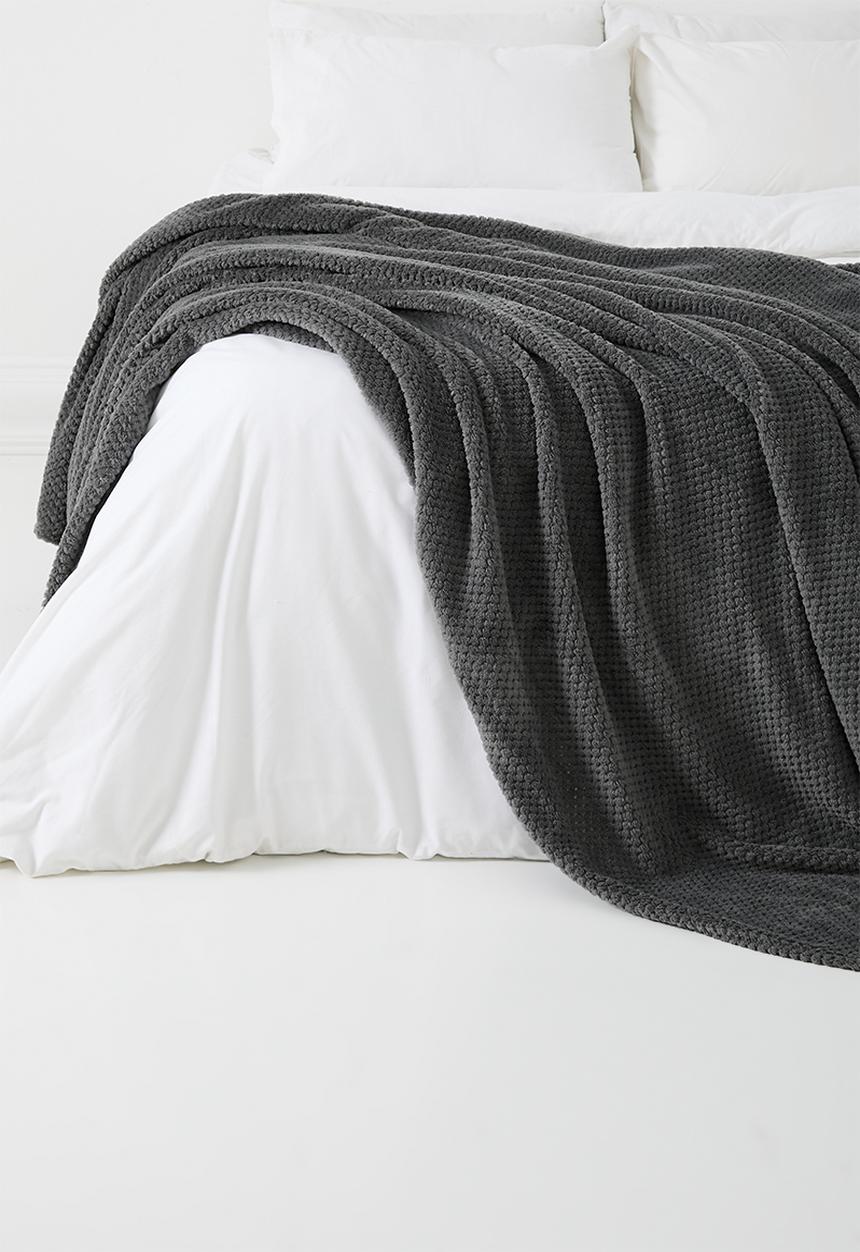 Sixth Floor - Waffle Fleece Throw - charcoal