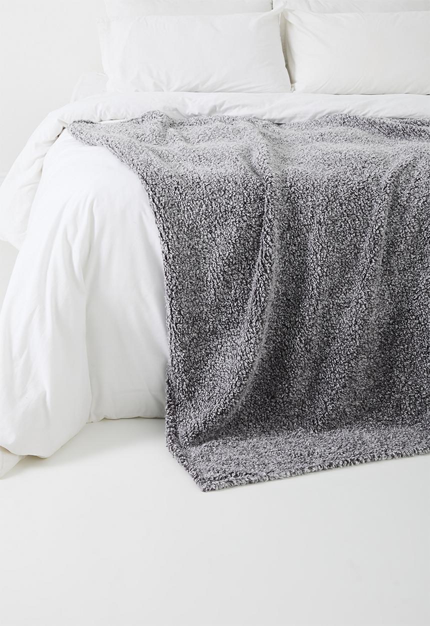 Sixth Floor - Shaggy Fleece Melange Throw -charcoal