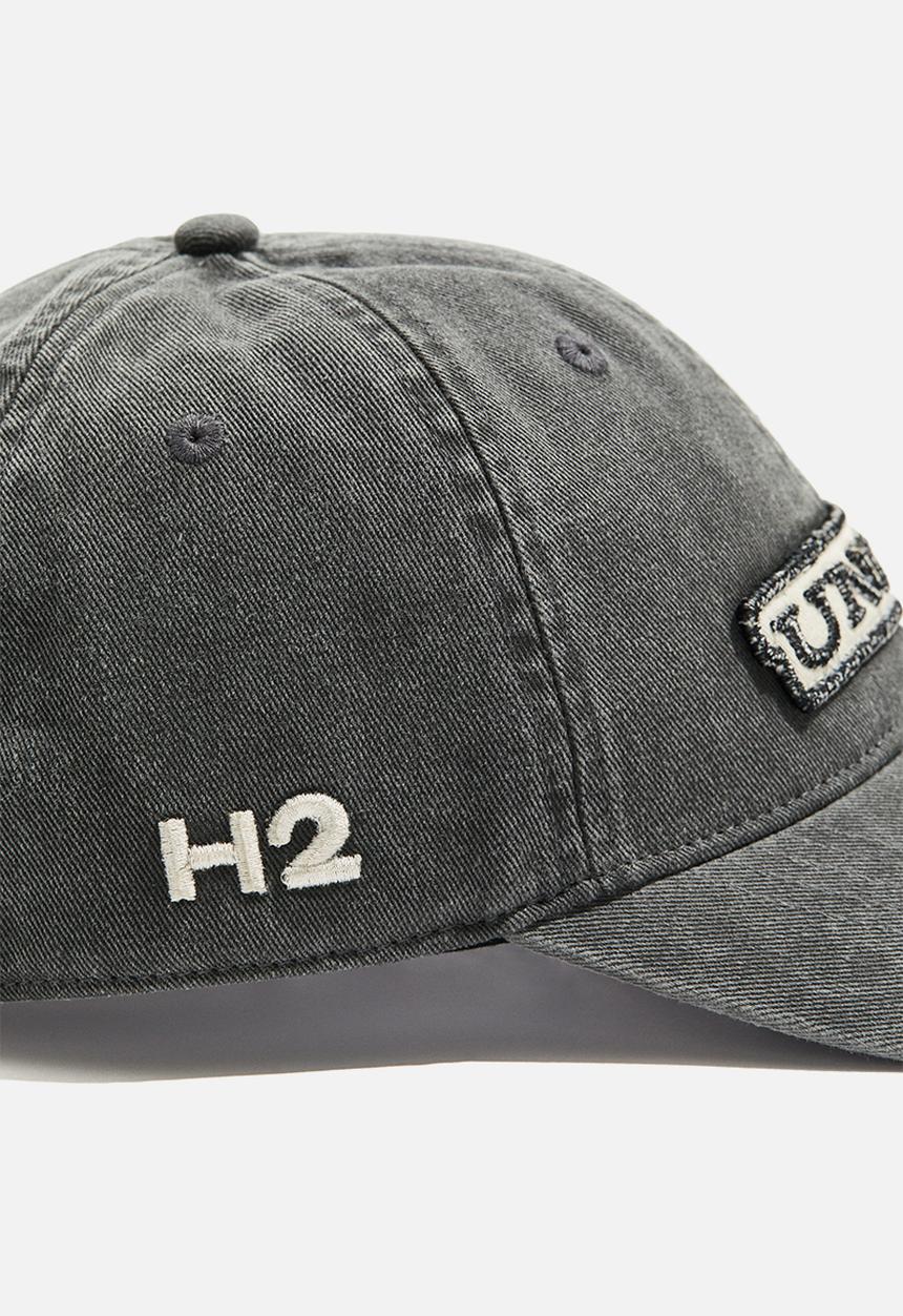H&M - Appliquéd cap - Light beige