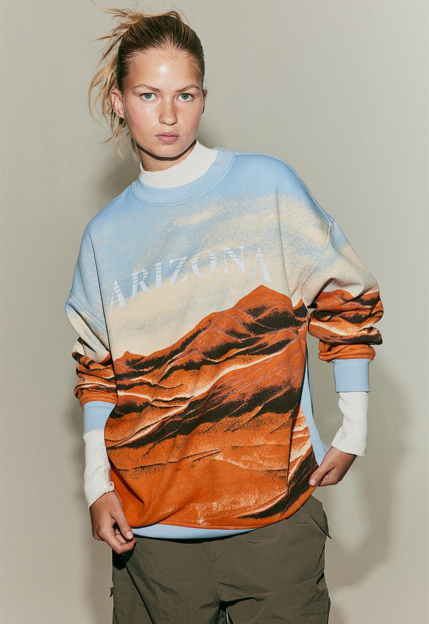 H&M - Oversized printed sweatshirt - light blue/arizona