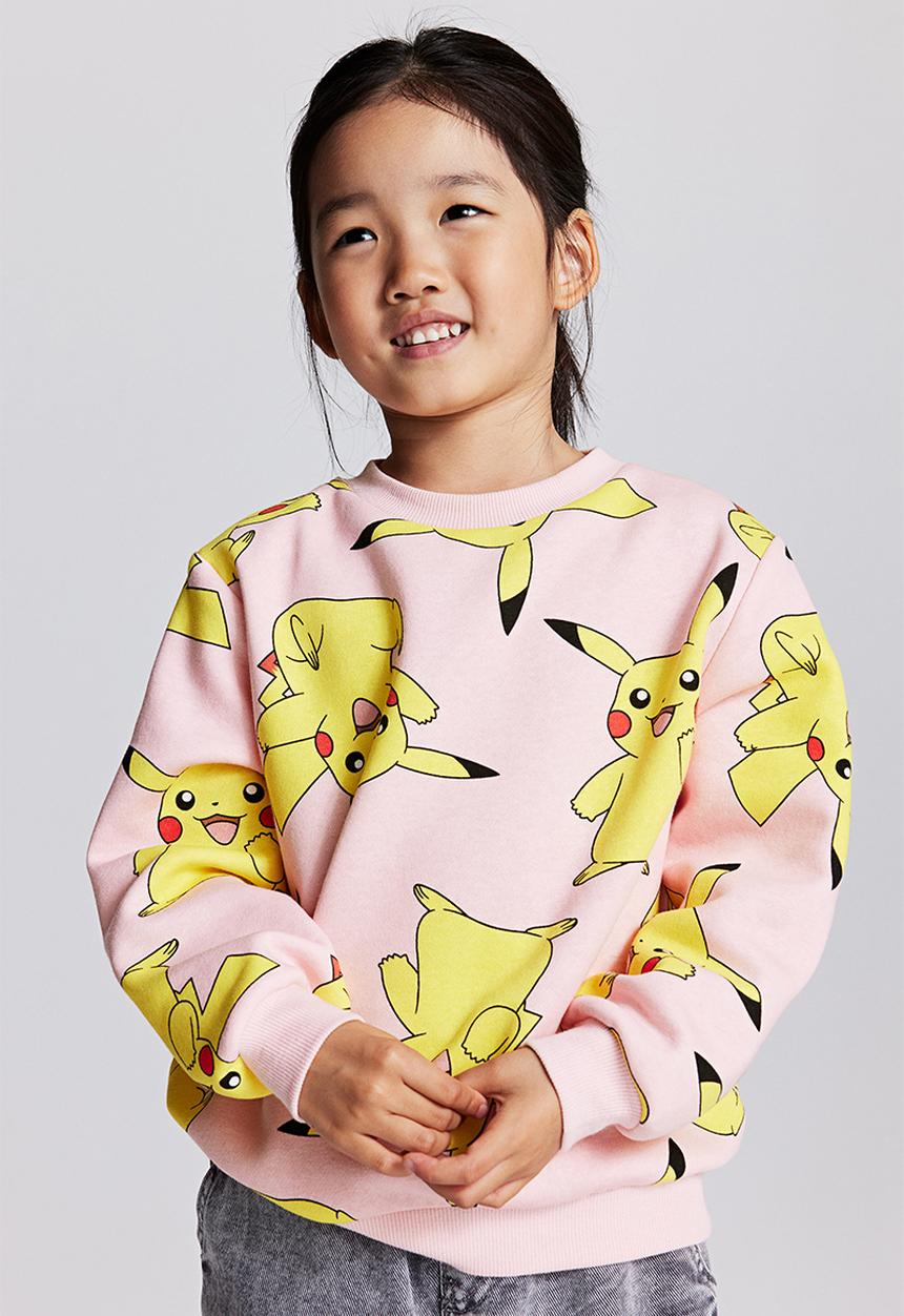 H&M - Printed sweatshirt - light pink pokémon