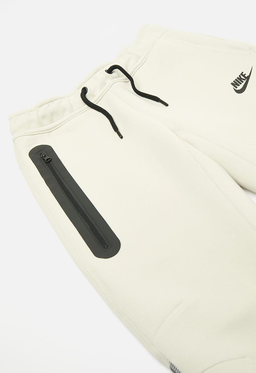 Nike - B Nsw Tech Flc Pant - Light Bone/Dark Grey/Black/Black