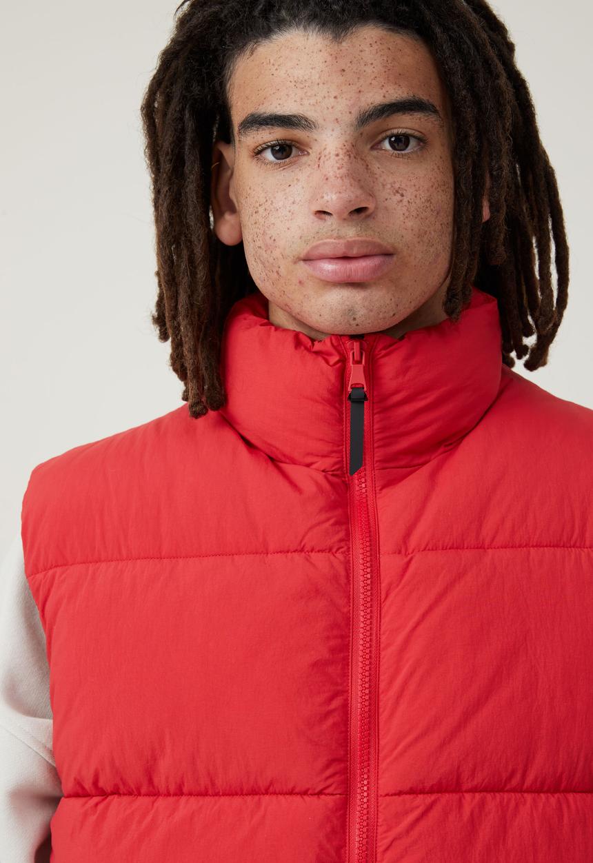 Cotton On - Recycled puffer vest - race red