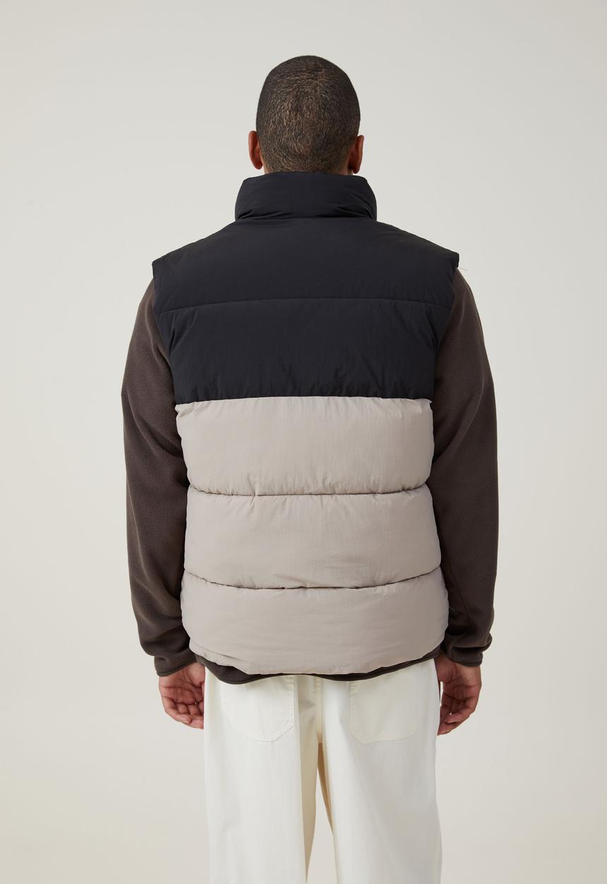 Cotton On - Recycled puffer vest - stone panel