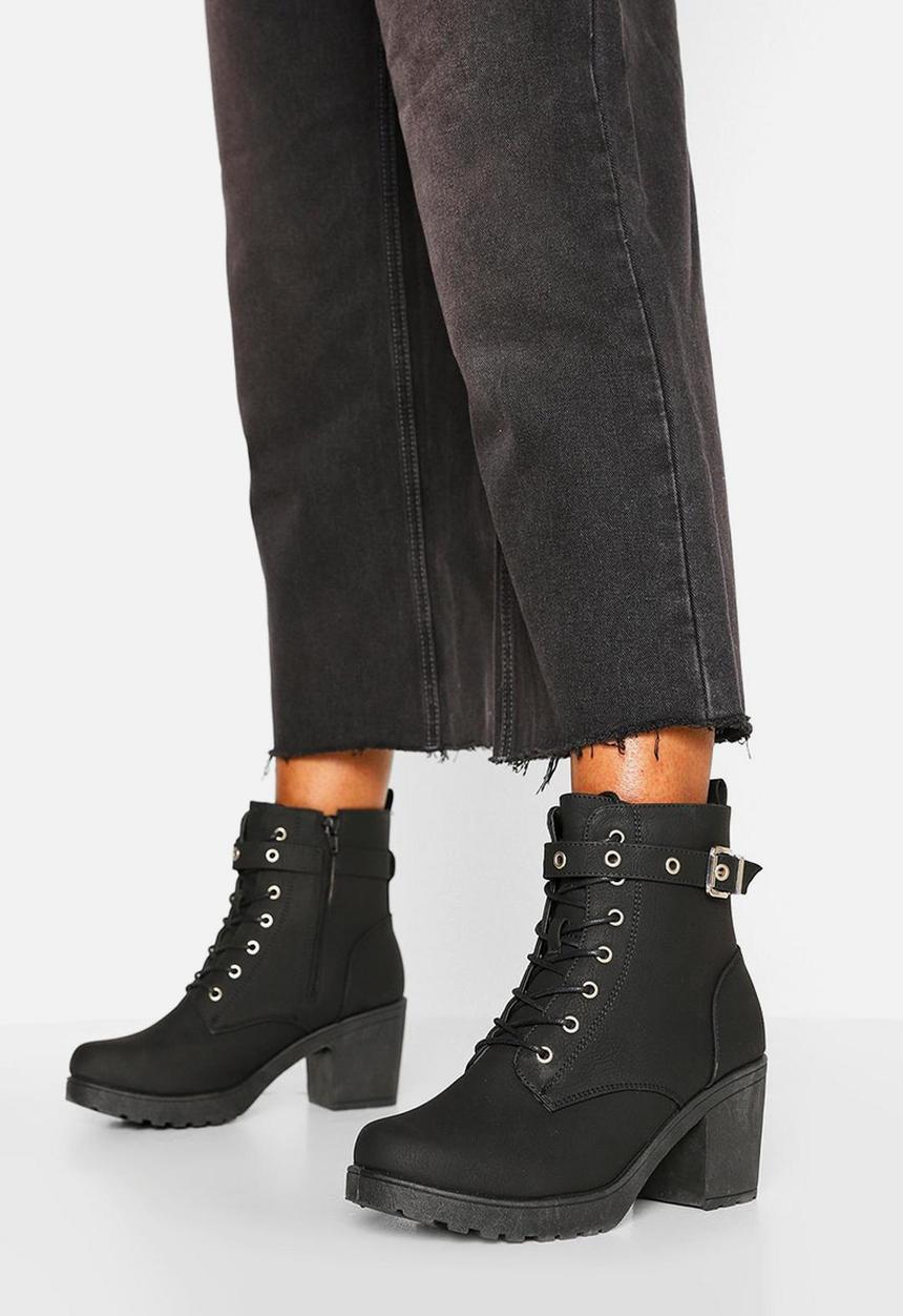 boohoo - Wide fit buckle lace up chunky hiker boots - black