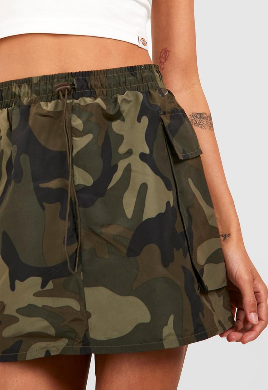 boohoo - Toggle waist camo print cargo mini skirt - camo