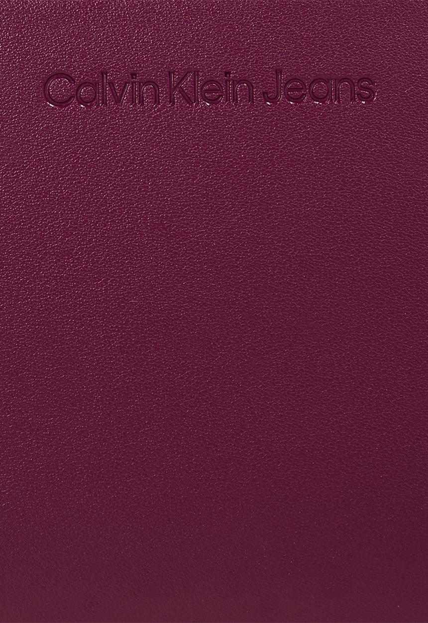 Calvin Klein - Sculpted shoulder pouch25 mono - amaranth