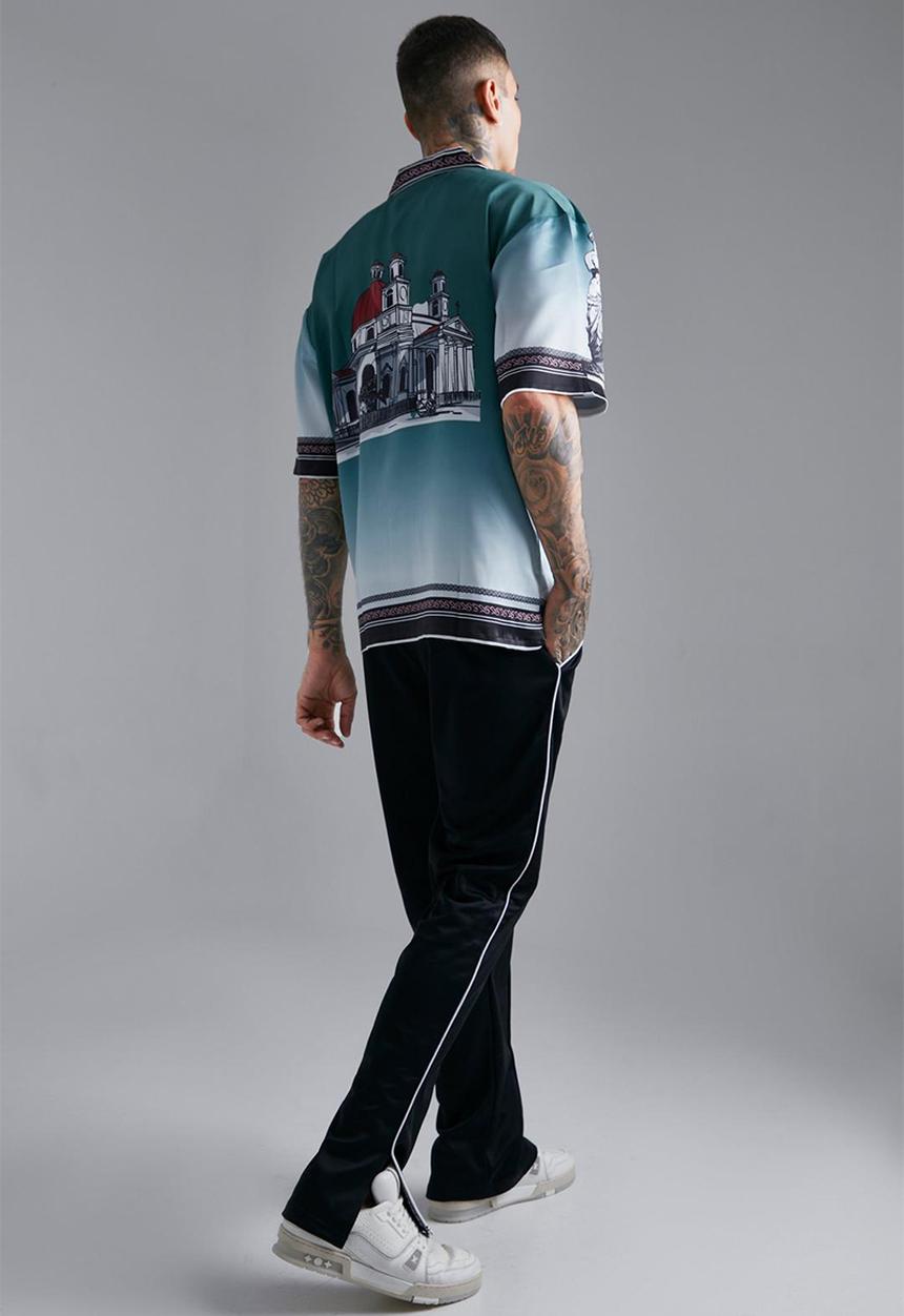 boohooMAN - Satin oversized revere statue border shirt - green