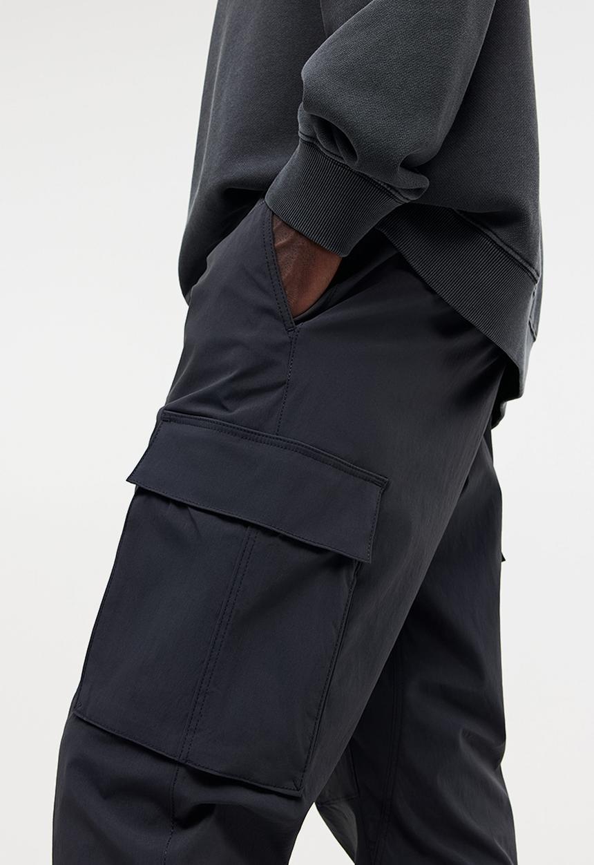 H&M - Slim fit nylon cargo joggers - grey