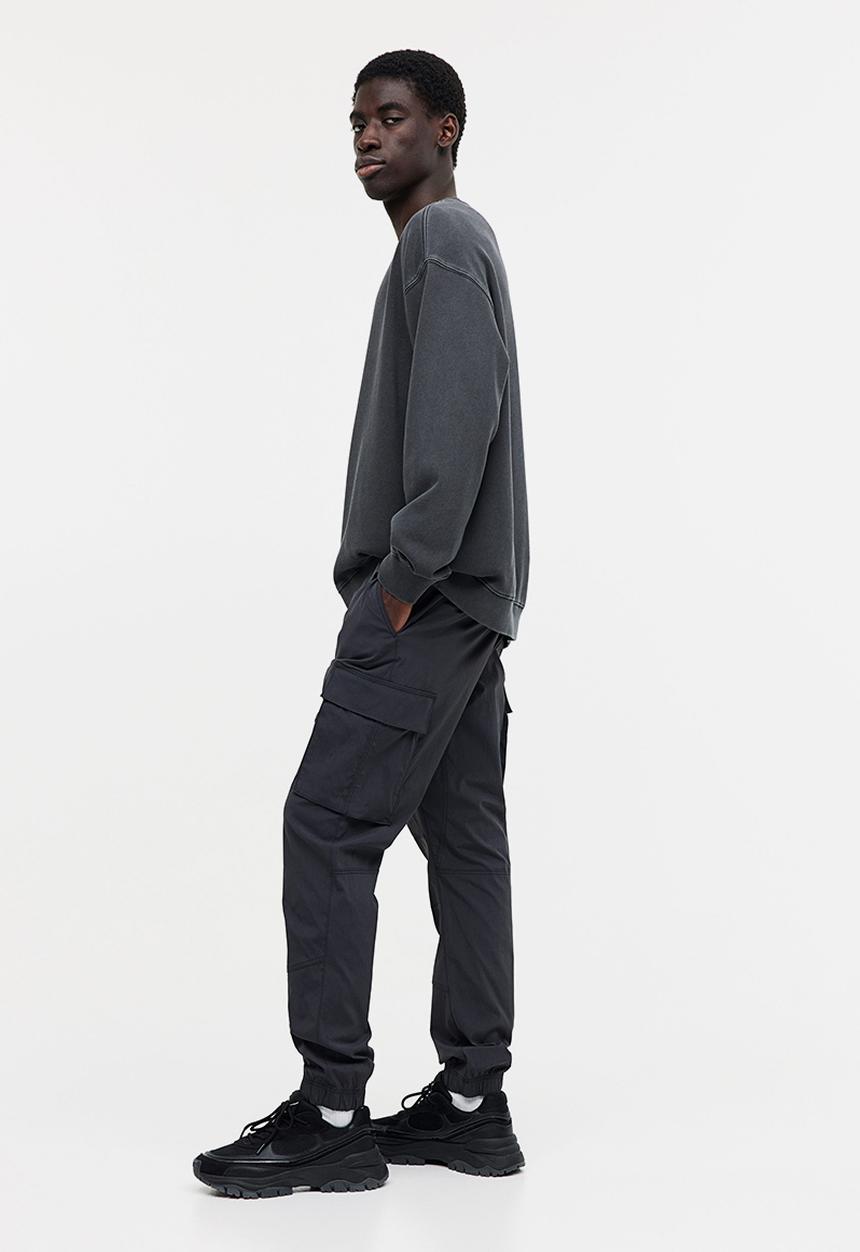 H&M - Slim fit nylon cargo joggers - grey