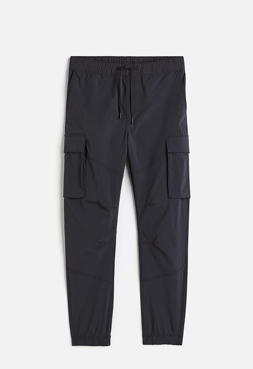 H&M - Slim fit nylon cargo joggers - grey