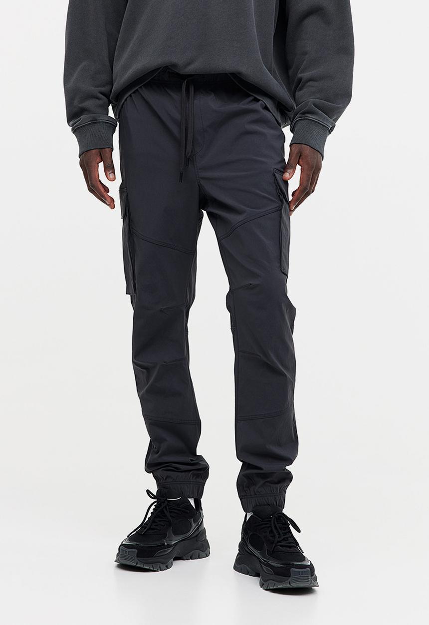 H&M - Slim fit nylon cargo joggers - grey