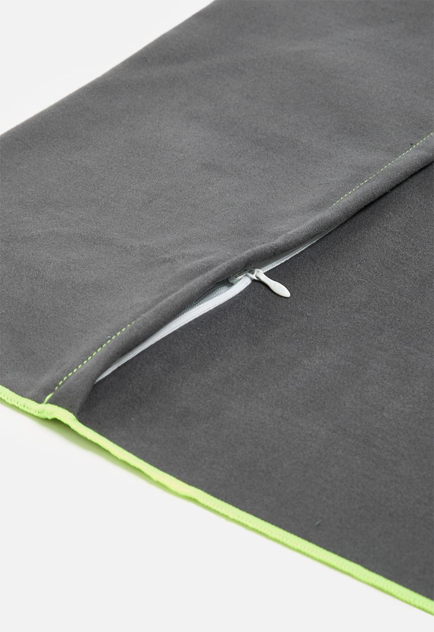 Bobums - Gym towel with zip - black & gunmetal