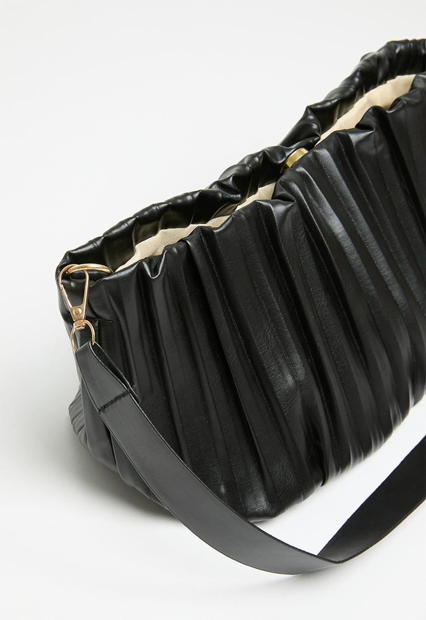 Superbalist - Plisse  shoulder bag - black