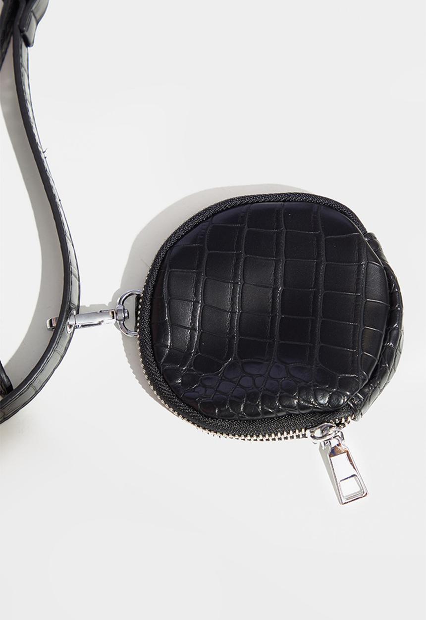 PrettyLittleThing - Black croc multi pocket cross body bag - black