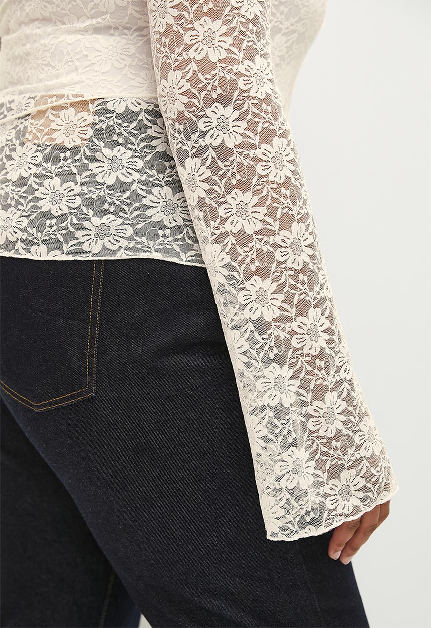 Cotton On - Plus Shae Spliced Lace Long Sleeve Top - Cream