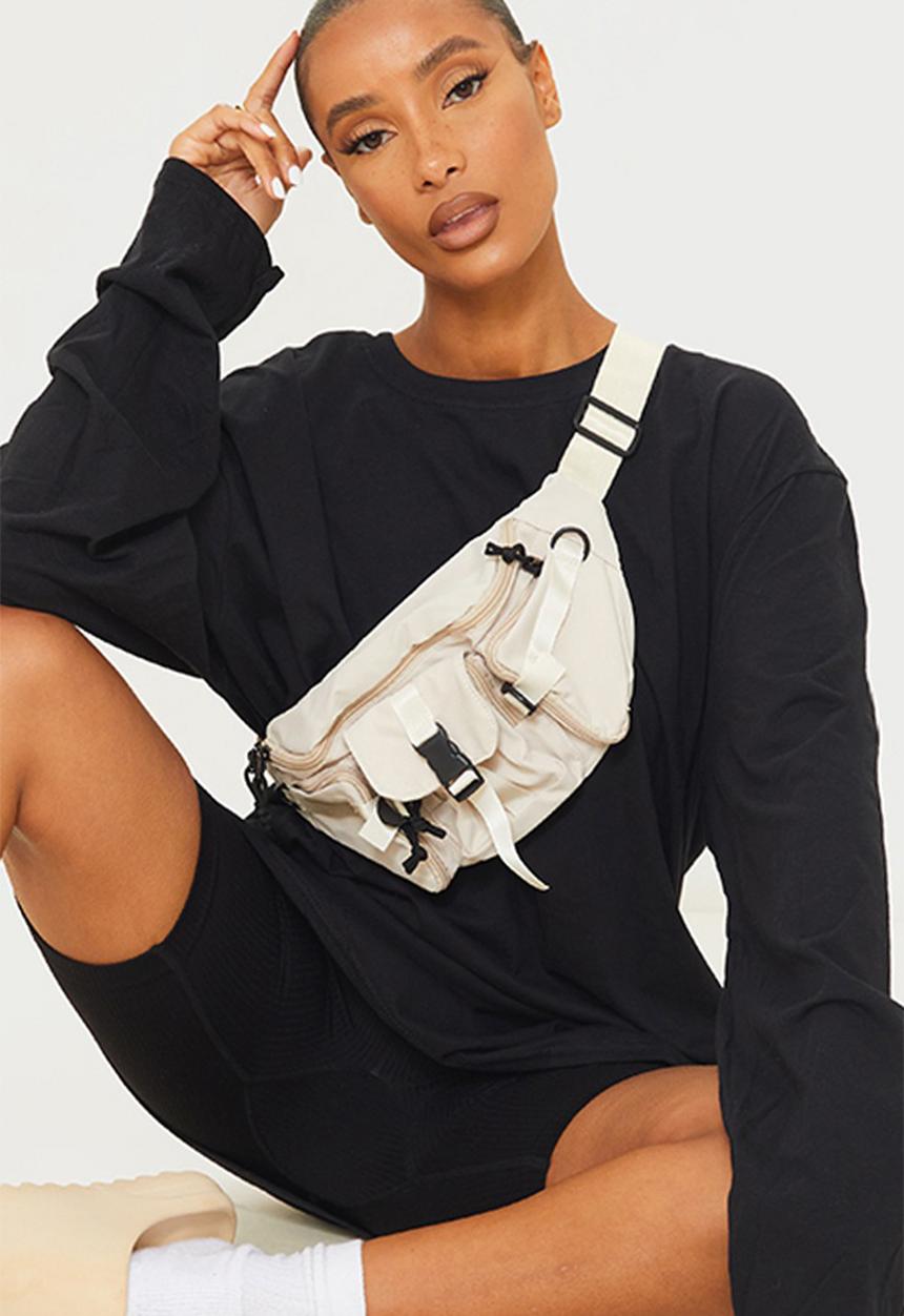 PrettyLittleThing - Oversized multi pocket bum bag - cream