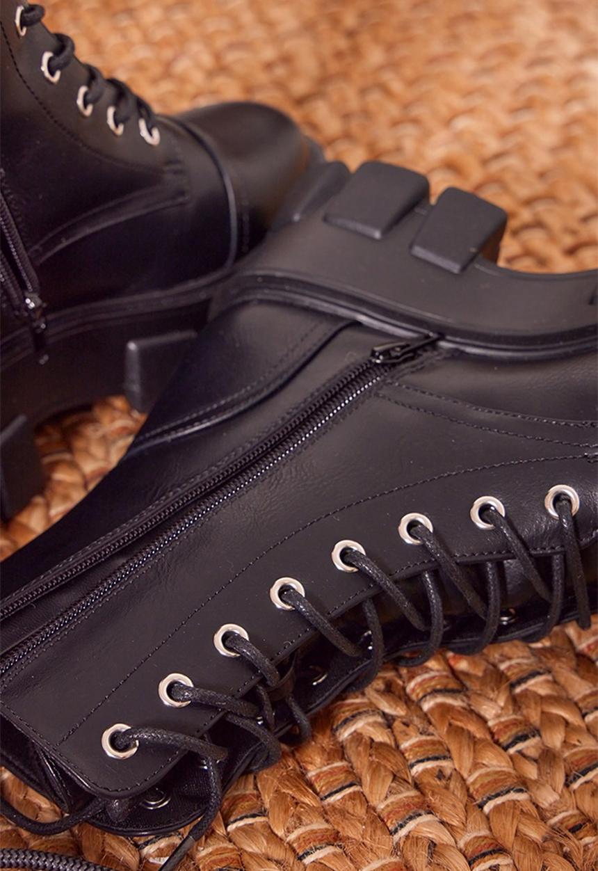 PrettyLittleThing - Black lace up extreme cleated sole hiker boots - black