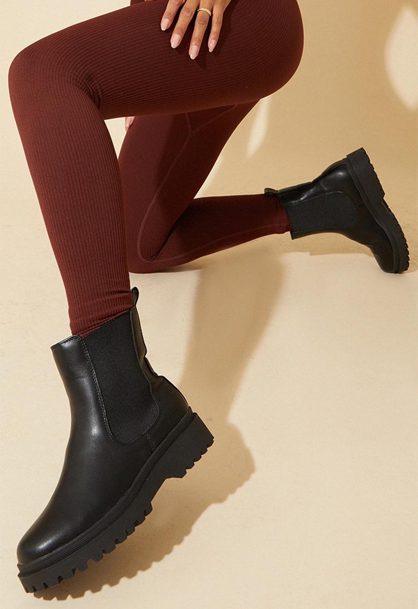 PrettyLittleThing - Black pu round toe chelsea ankle boots - black