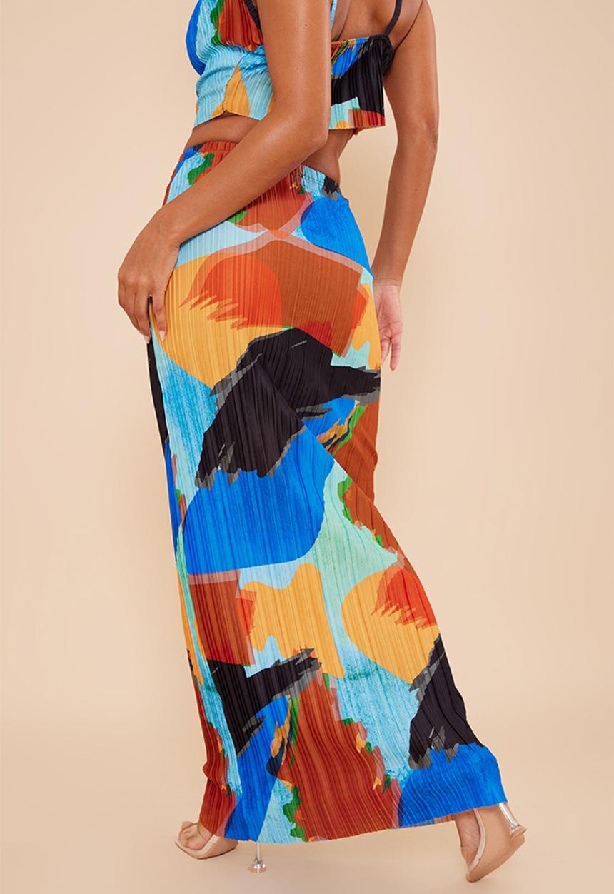 PrettyLittleThing - Blue abstract print plisse maxi skirt - blue