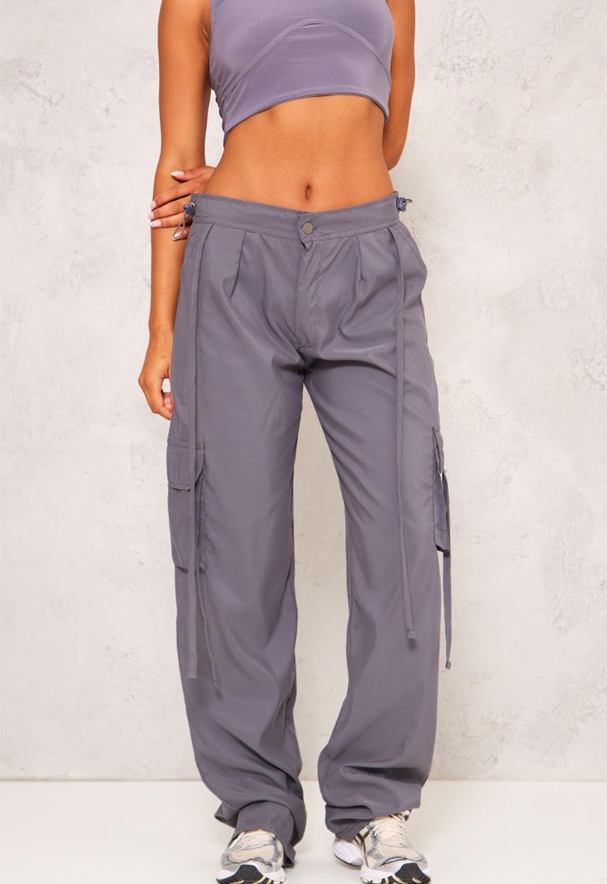 PrettyLittleThing - Dark grey lightweight shell low rise cargo's - dark grey