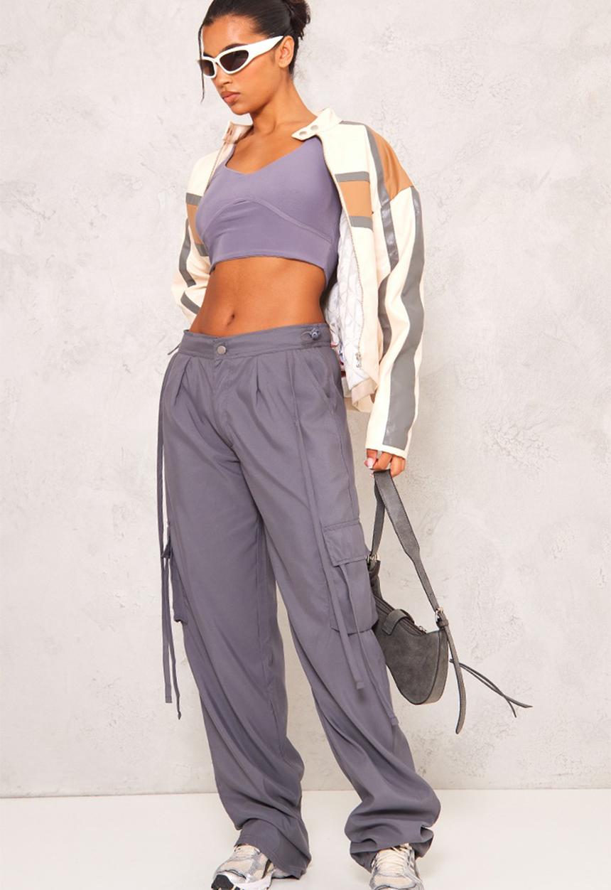 PrettyLittleThing - Dark grey lightweight shell low rise cargo's - dark grey