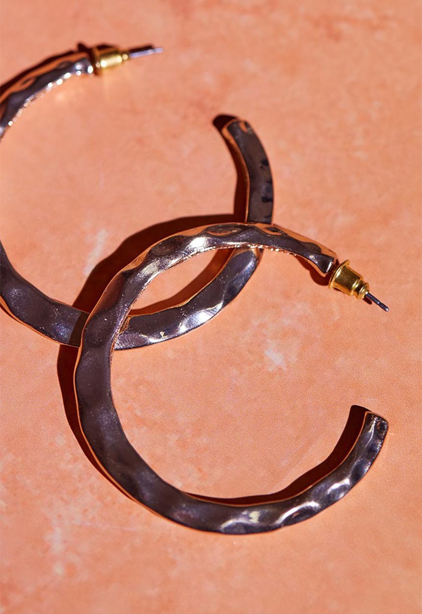 PrettyLittleThing - Molten textured hoop earrings - gold