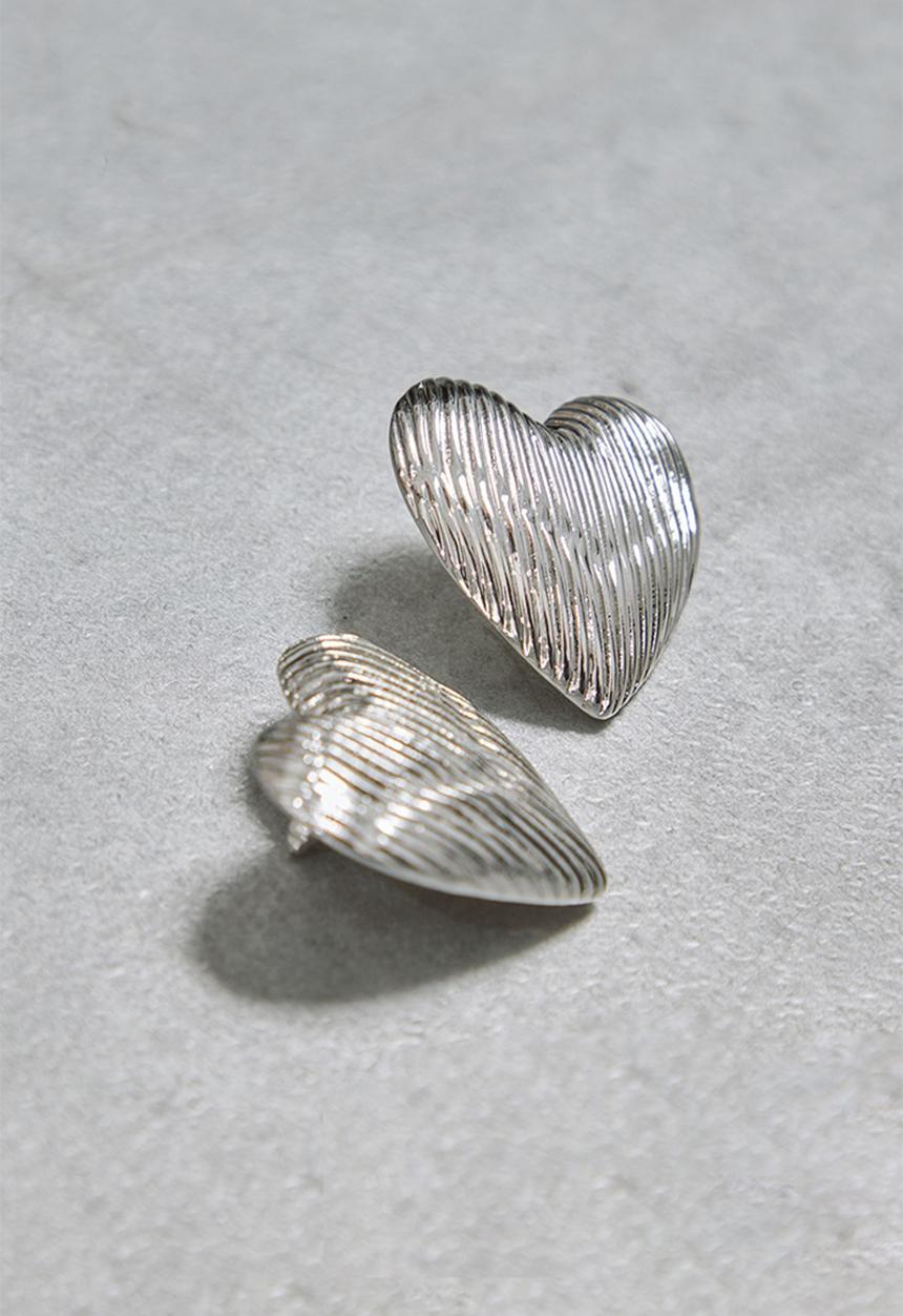 PrettyLittleThing - Ribbed heart earrings - silver
