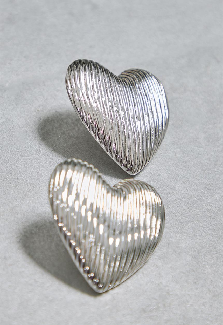 PrettyLittleThing - Ribbed heart earrings - silver