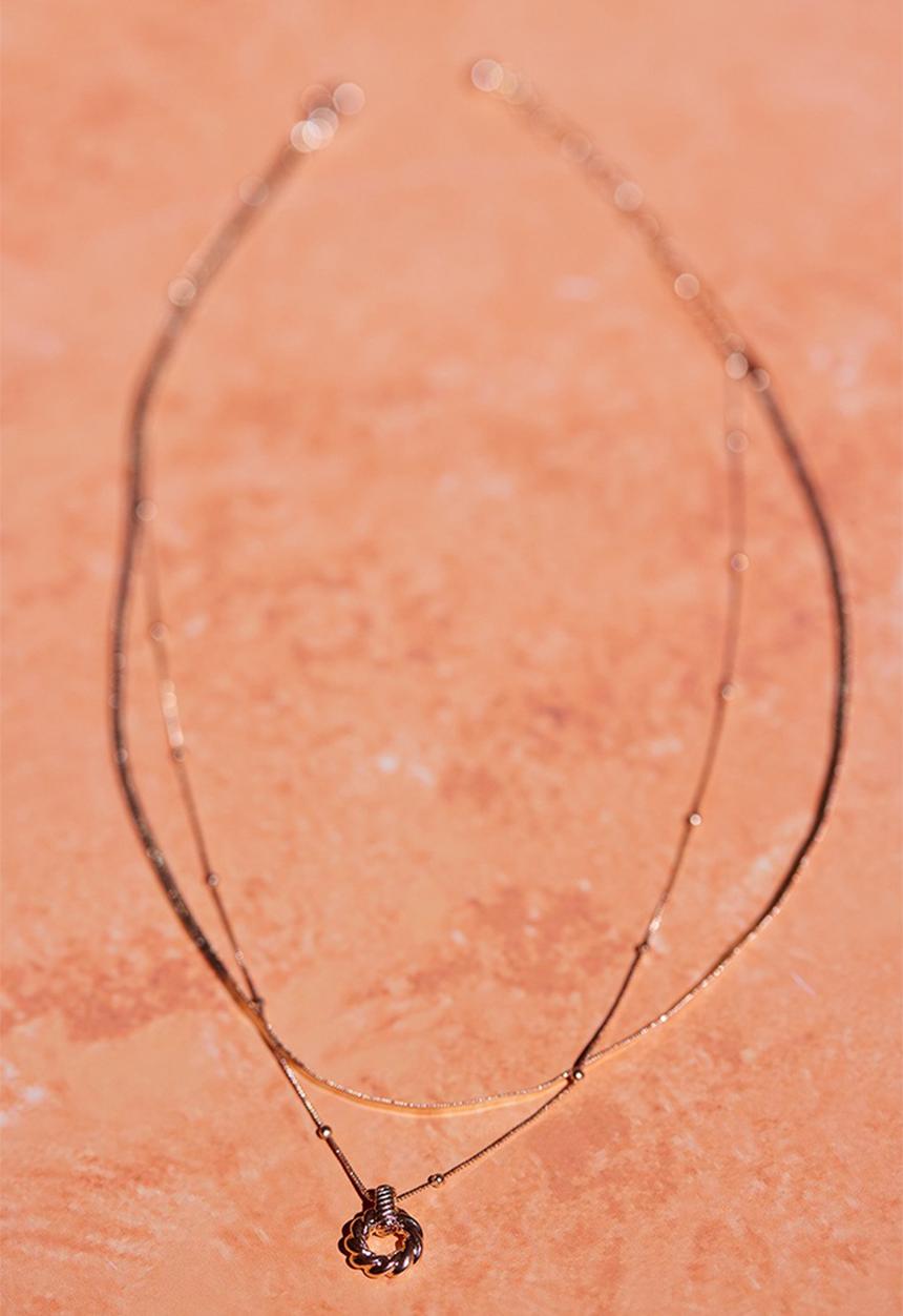 PrettyLittleThing - Gold snake layered twisted hoop necklace - gold