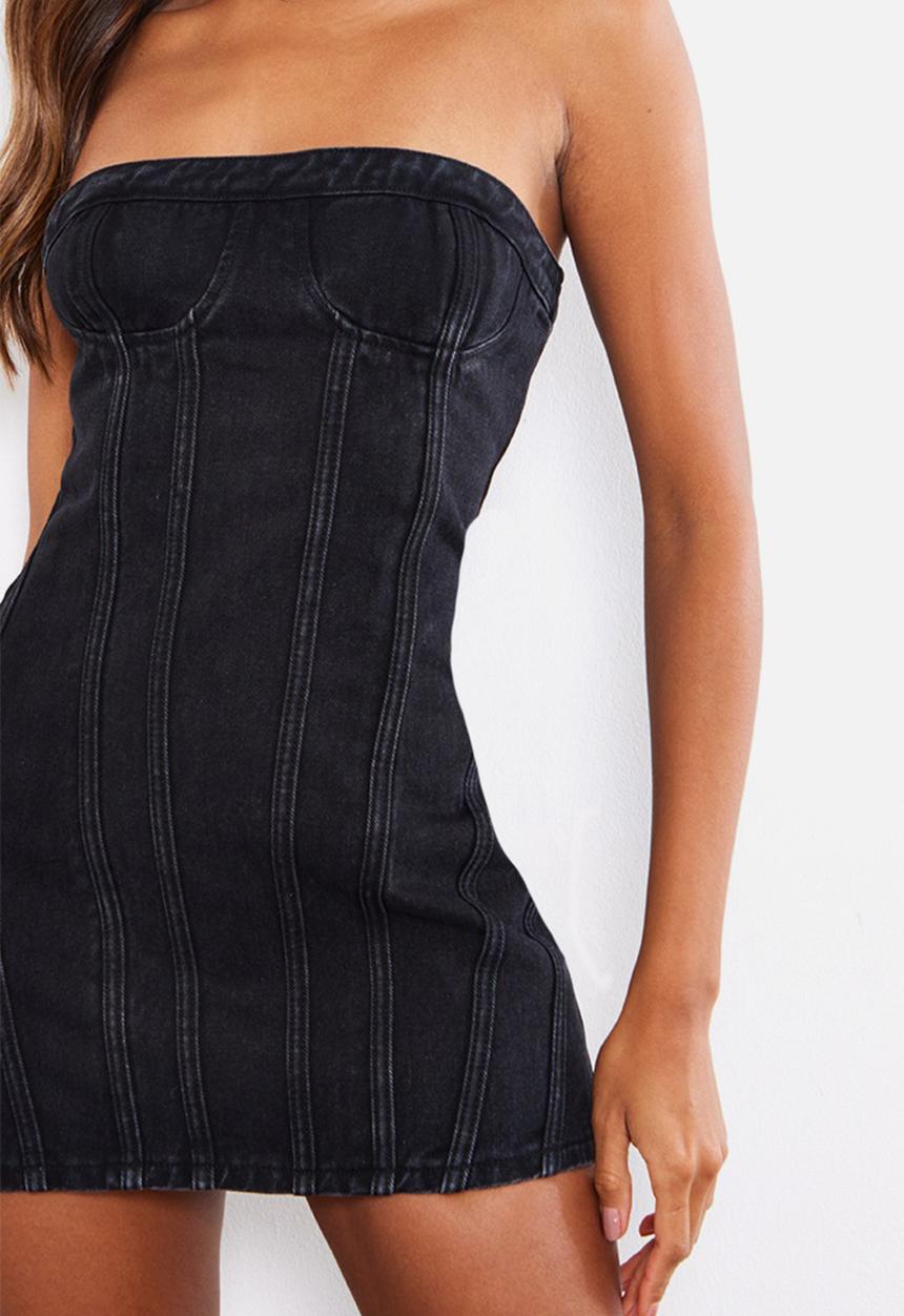 PrettyLittleThing - Washed black seam front denim mini dress - washed black