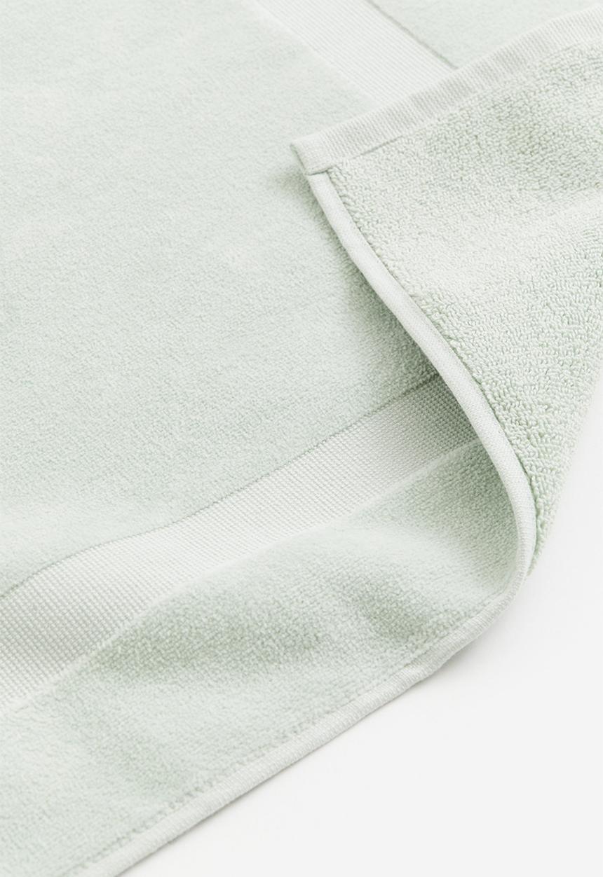 H&M - Velour bath mat - light dusty green