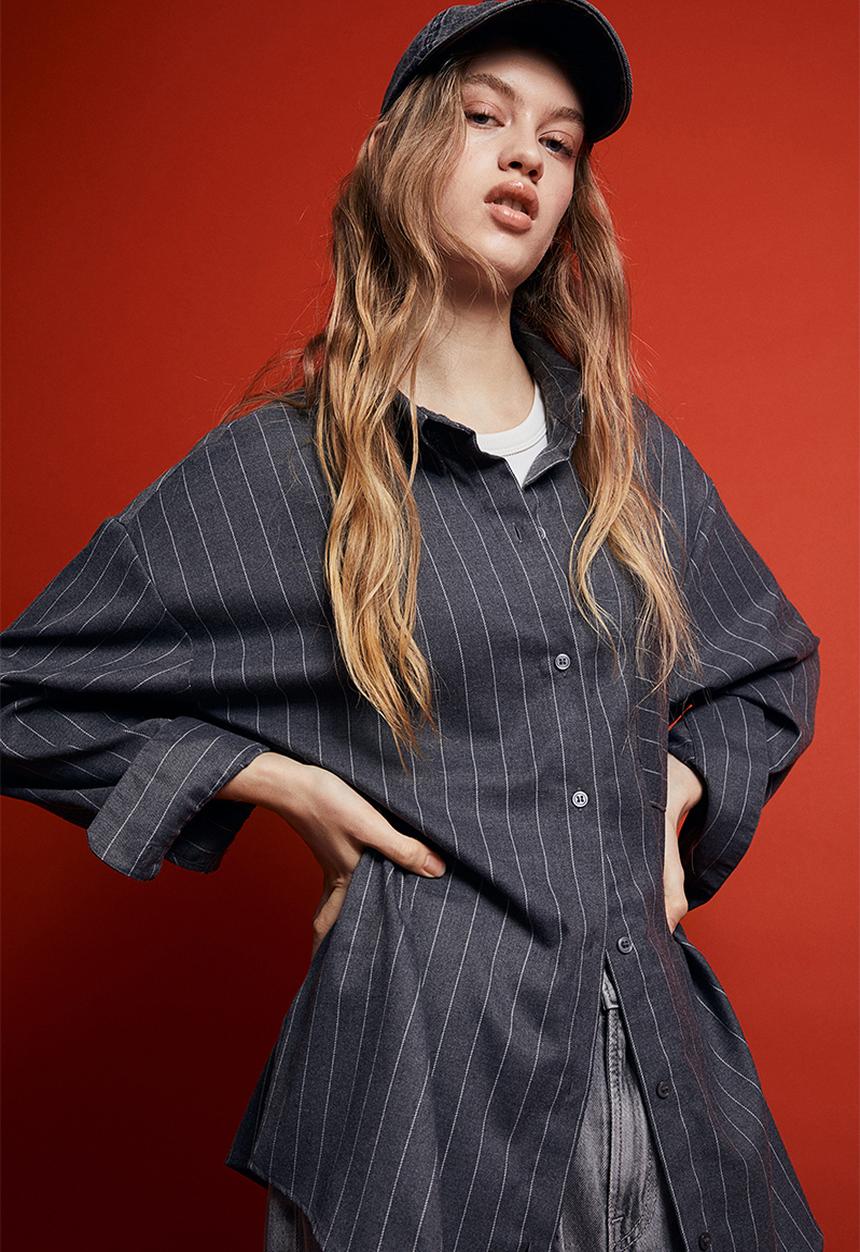 H&M - Oversized flannel shirt - dark grey/pinstriped