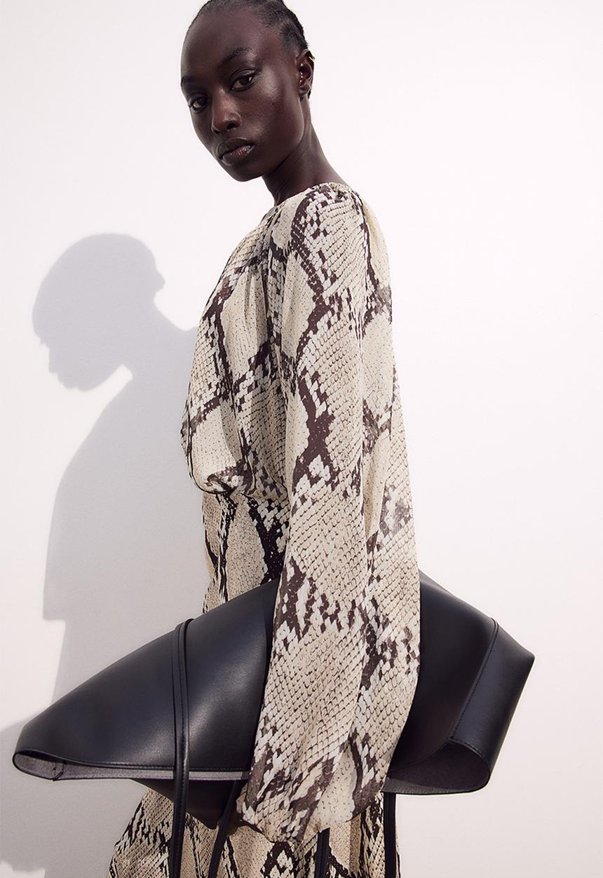 H&M - Voluminous blouse - beige snakeskin-patterned