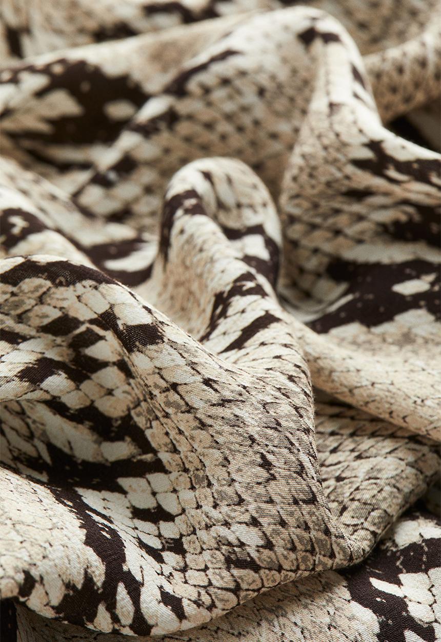 H&M - Patterned crêpe skirt - beige/snakeskin-patterned