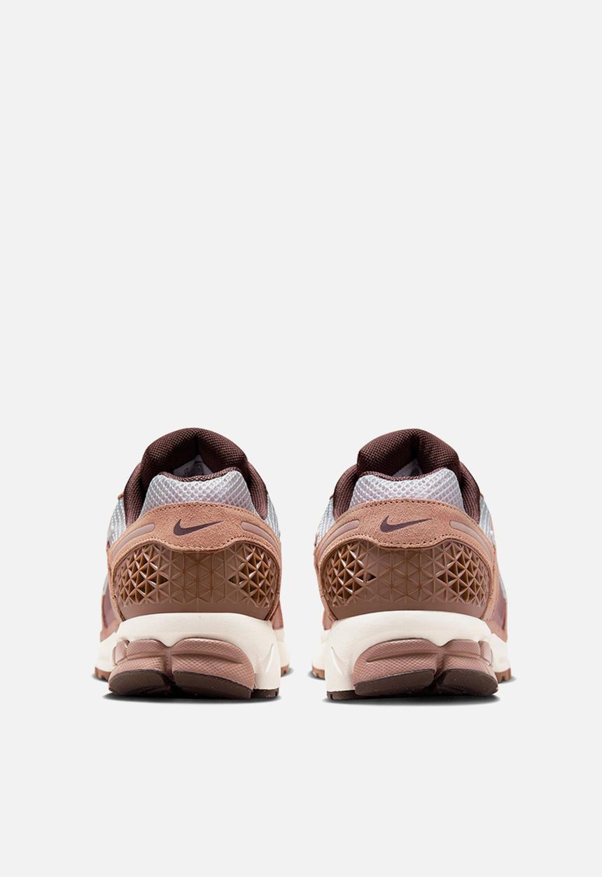 Nike - Nike Zoom Vomero 5